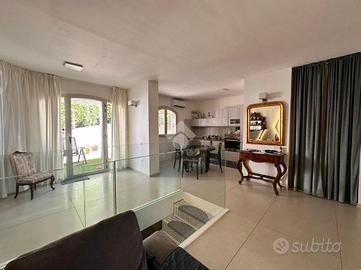 CASA SEMINDIPENDENTE A CROTONE