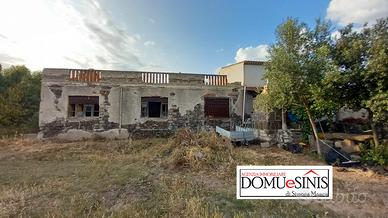 Fabbricato agricolo con giardino