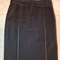 Gonna alta moda in lana nera con profili in pelle