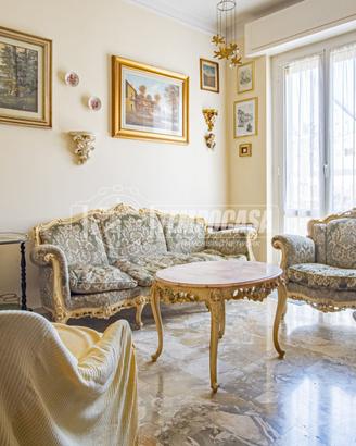 4 LOCALI CON BALCONE VIA PARMA