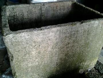 Vasca fioriera antica