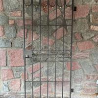 Cancello in acciaio con lucchetto di sicurezza