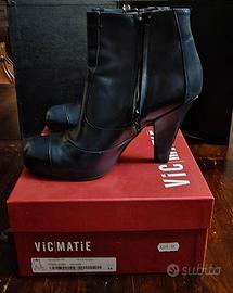 Tronchetti Vic Matiē con Fibbia in Pelle – N.38