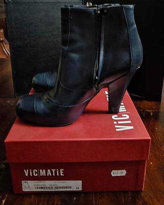 Tronchetti Vic Matiē con Fibbia in Pelle – N.38