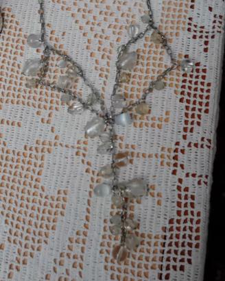 collana con perle bianche 