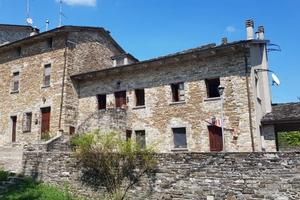 Rustico / Casale di 500 m² con più di 5 locali a V