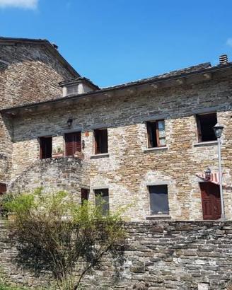 Rustico / Casale di 500 m² con più di 5 locali a V