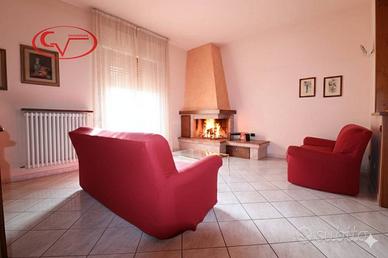Appartamento di 96 m² con 4 locali e box auto a Mo