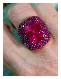 Anello in argento con pietre fuxia