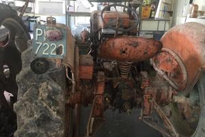 Trattore agricolo d'epoca