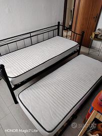 Due letti singoli con materassi