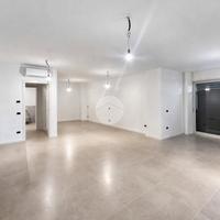 NEGOZIO A SCANZOROSCIATE