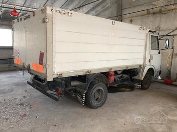 Camion OM50 con ribaltabile