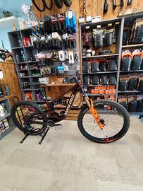 Santa Cruz Bronson 2026 Carbon Custom Mullet Media