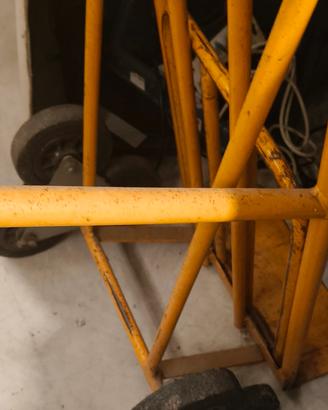 Carrello a 3 ruote carico scarico 