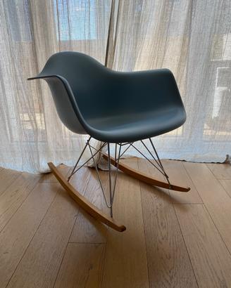 Sedia Vitra Eames plastic armchair RE RAR azzurra