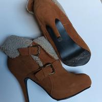 Stivali a tronchetto con tacco camoscio 