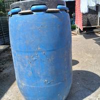 Bidone con coperchio e chiusura ermetica