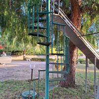 Scivolo ed altalena da giardino