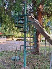 Scivolo ed altalena da giardino