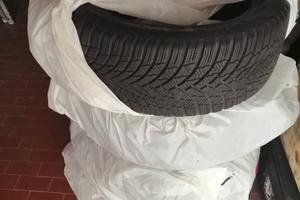  gomme praticamente nuove 