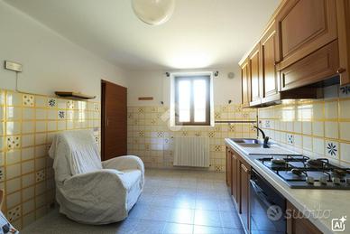 CASA DI CORTE A LARCIANO