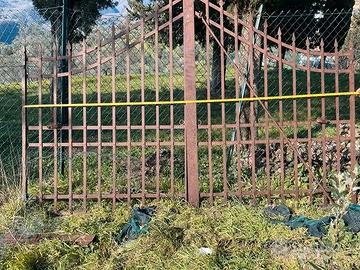 Cancello in ferro battuto pieno