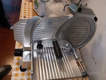 affettatrice funzionante 