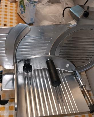 affettatrice funzionante 