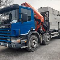 AUTOCARRO SCANIA CON GRU E ANTENNA