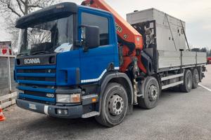 AUTOCARRO SCANIA CON GRU E ANTENNA