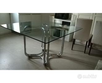 Tavolo in cristallo