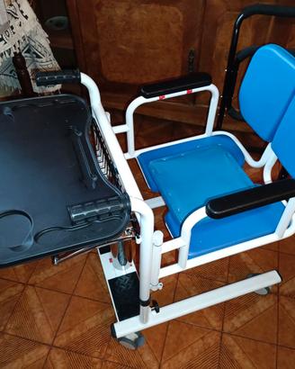 Sedia multiuso disabili deambulatore con tavolo