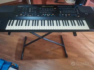 Tastiera arranger Roland E86