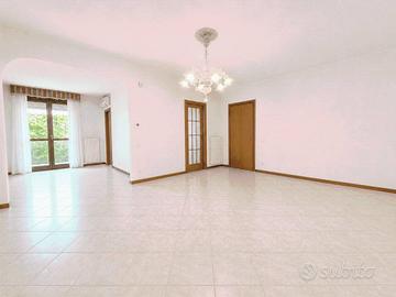 Appartamento di 127 m² con 5 locali e box auto a F