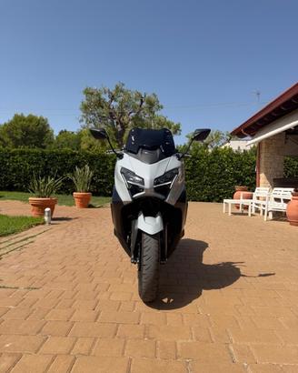 Tmax 560