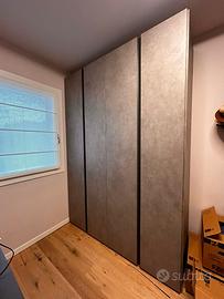 Armadio e cassettiera grigi originali Novamobili