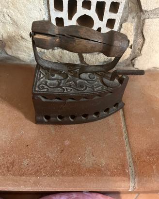 Vecchi ferri da stiro