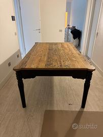Tavolo da pranzo in legno