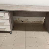 🖥️ SCRIVANIA CON CASSETTI – COME NUOVA!