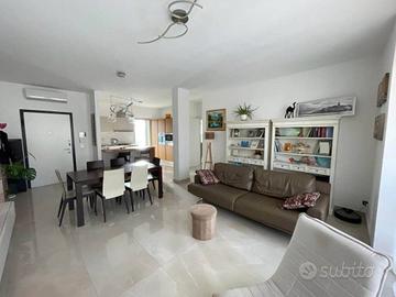 Appartamento di 93 m² con più di 5 locali e box au