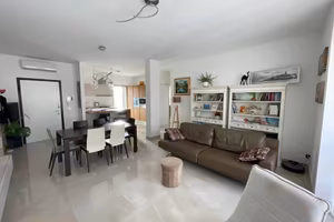 Appartamento di 93 m² con più di 5 locali e box au