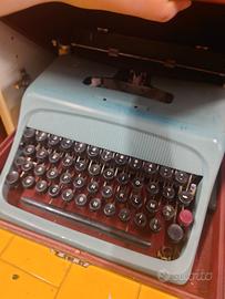 macchina da scrivere Olivetti 