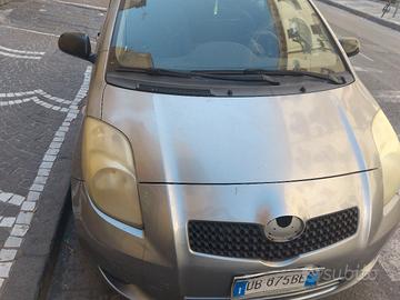 vendere yaris 