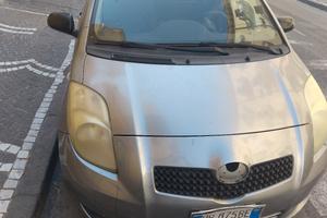vendere yaris 