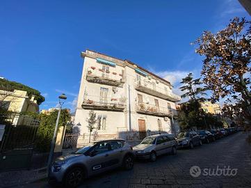5 LOCALI A TORRE DEL GRECO
