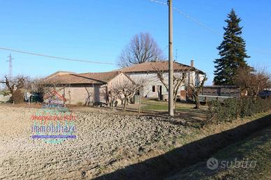 Villa di 200 m² con più di 5 locali a Castello d'A