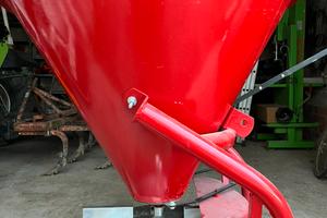 Spandiconcime agrex 250 lt