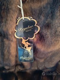 Cappotto con cappuccio in pelliccia sintetica