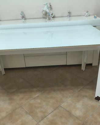 Tavolo bianco lucido con piano in vetro